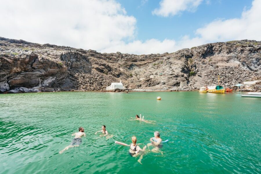 Santorini: Luxury Catamaran Day Trip with Meal and Open Bar - Volcanic hot springs: the 30-minute reality check