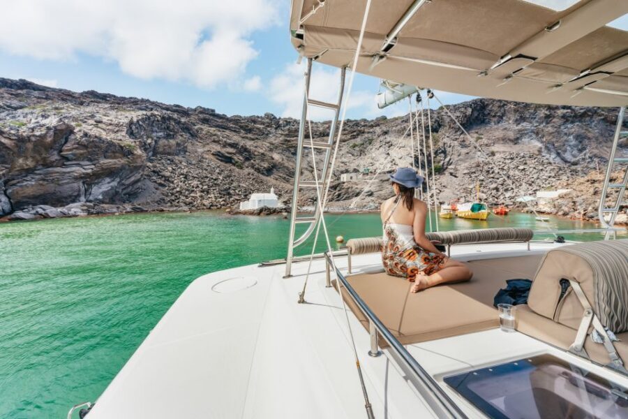 Santorini: Luxury Catamaran Day Trip with Meal and Open Bar - Sailing the caldera: volcano islands and viewpoints from deck level