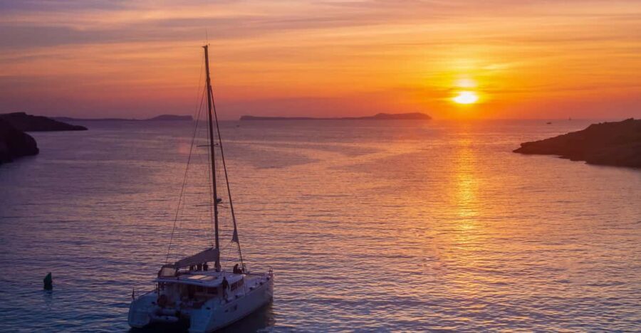 Santorini: Luxury Sunset Cruise with Dinner, BBQ, and Drinks - Key things that make this cruise worth your time