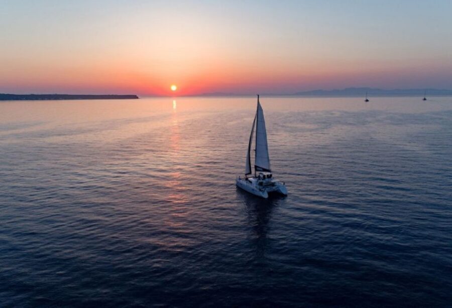 Santorini: Luxury Sunset Cruise with Dinner & Open Bar - Dinner, wine, and the open bar: why the meal timing is smart
