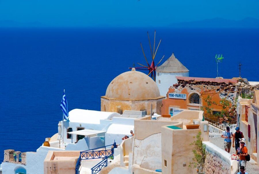 Santorini: Mesa Gonia, Pyrgos and Oia Tour - Guide Language: What to Expect in English and German
