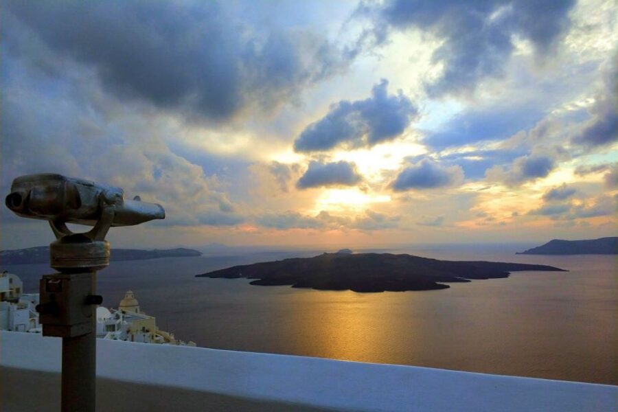 Santorini: Must-See Highlights Private Sightseeing Tour - Akrotiri: the prehistory stop that gives context to the island