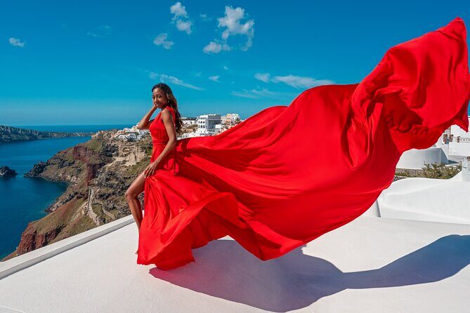 Santorini Oia: Private Flying Dress Photoshoot - Where you meet in Oia (and why arriving early matters)
