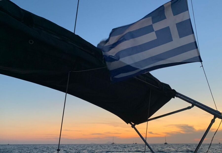 Santorini: Private 5-Hour Sunset Sailing Tour with Dinner - Key highlights at a glance