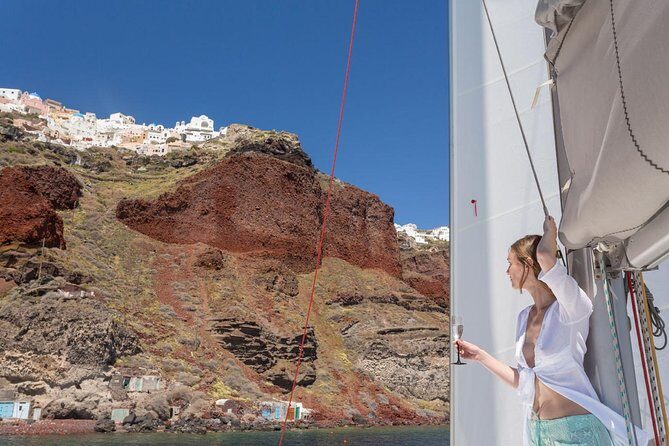 Santorini Private Catamaran Cruise with BBQ, Open Bar & Transfers - Palea Kameni hot springs: your volcanic spa break (and why timing matters)
