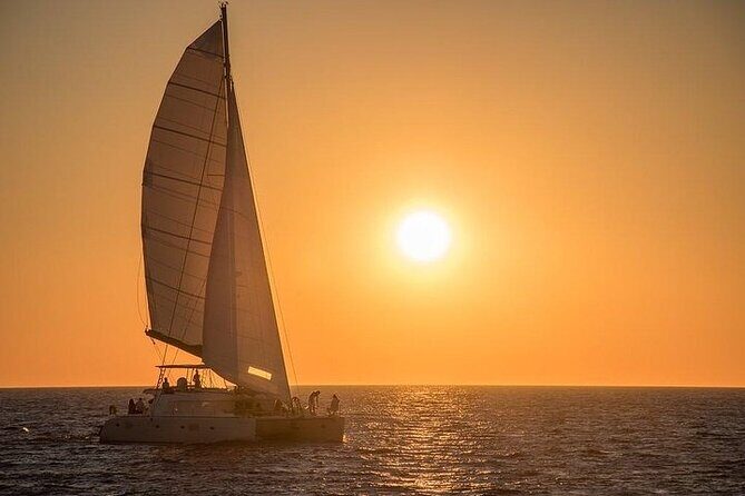 Santorini Private Catamaran Cruise with BBQ, Open Bar & Transfers - Transfers and timing: getting from your hotel onto the water