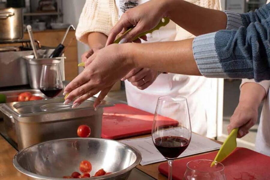 Santorini: Private Cooking Class and Wine Tasting Tour - Cooking Class at a Traditional Santorini Restaurant: What You’ll Make
