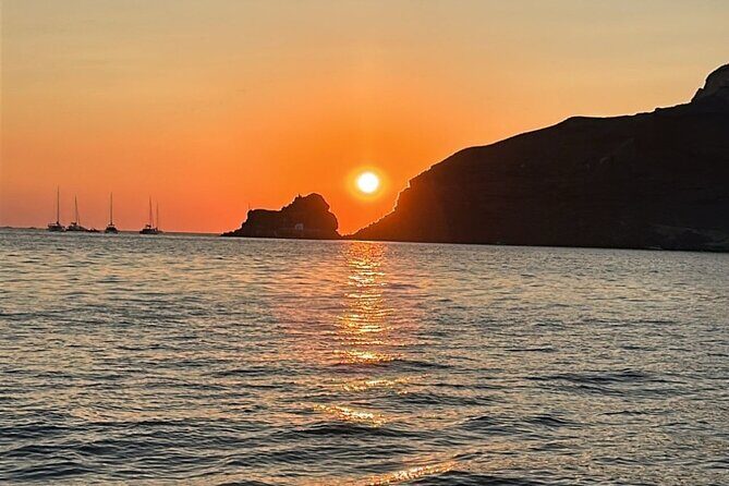 Santorini Private Cruise Sightseeing Tour with BBQ and Drinks - Timing, weather, and planning your 5 hours well