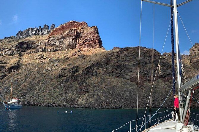 Santorini Private Daytime Sailing Tour with Meal, Drinks &Transfer included - Unlimited beer, wine, soft drinks, and what to pack for 5 hours