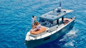 Santorini: Private Diamond 36 Motor Yacht Caldera Cruise - Ammoudi Bay pickup and the 45-minute transfer that sets the tone
