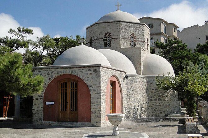 Santorini Private Half-Day Tour with Pickup - Perissa Black Sand and Red Beach: Volcanic Colors in Short Bursts