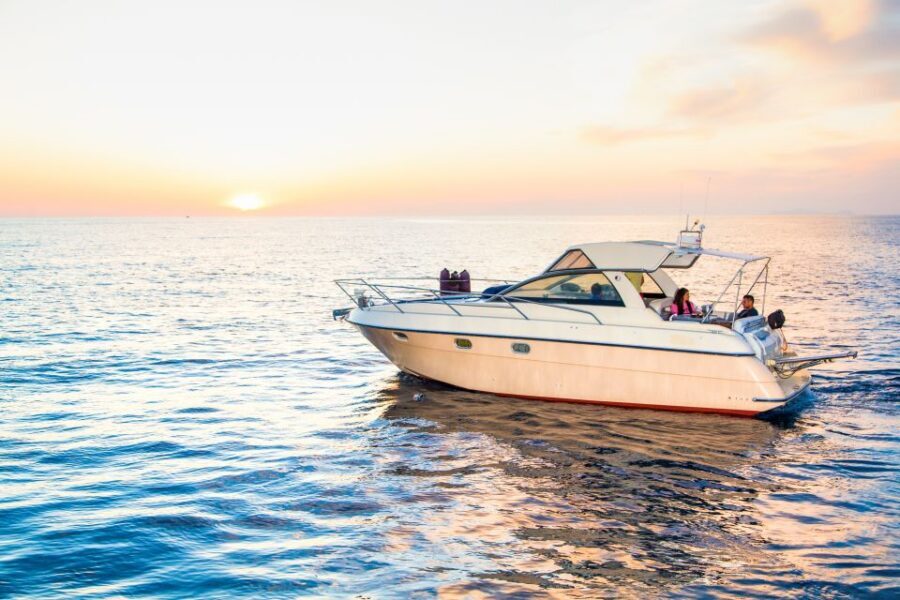 Santorini: Private Sunset Cruise with Barbecue and Drinks - Oia and Aspronisi: when you want history views or quiet island time