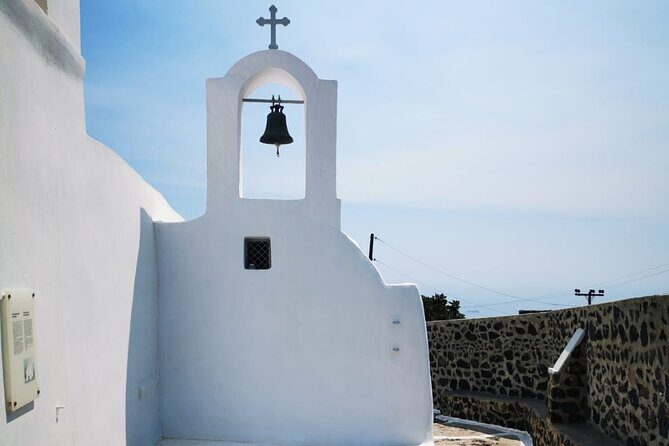 Santorini Private Tour Highlights 6h for Groups and Families - Megalochori: Traditional Houses and Calmer Village Life