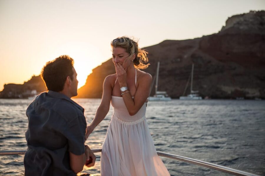 Santorini Proposal: A Luxury Photoshoot for Your Yes! Moment - Key Points to Know Before You Book