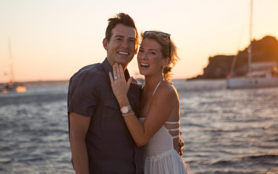 Santorini Proposal: A Luxury Photoshoot for Your Yes! Moment - Why Santorini Turns a Proposal Into a Movie Scene