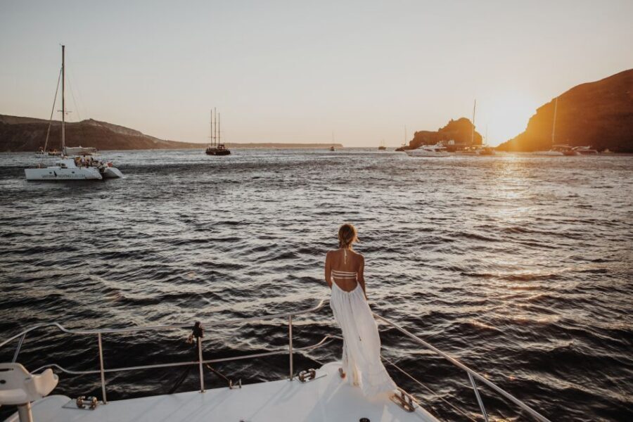 Santorini Proposal: A Luxury Photoshoot for Your Yes! Moment - Choosing Your Proposal Spot: Cliffs, Beaches, and Rooftops