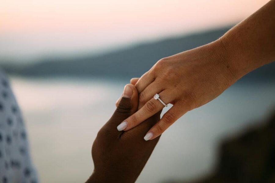 Santorini Proposal: A Luxury Photoshoot for Your Yes! Moment - The 45-Minute Flow: What Happens From Meeting to Yes Photos