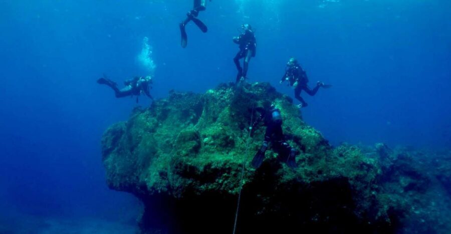 Santorini: Scuba Diving Experience for Beginners - Gear-up in Armeni and a lesson you actually need