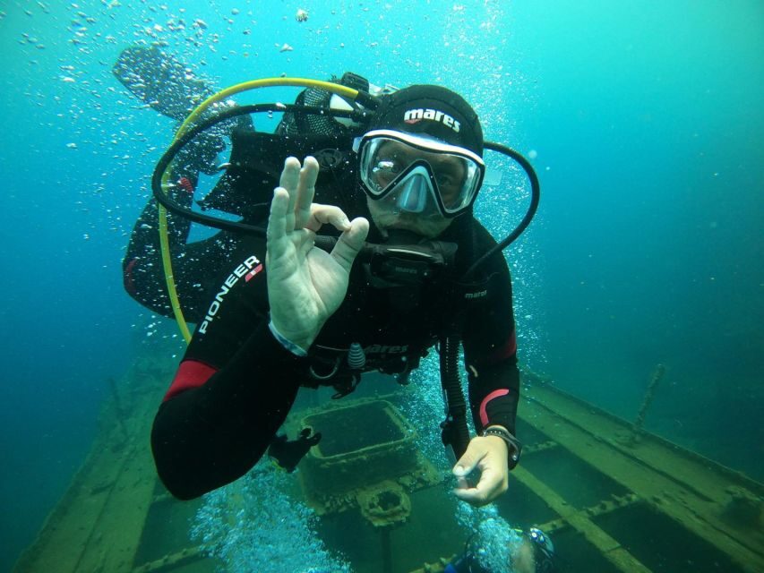 Santorini: Scuba Diving Experience in Caldera for Beginners - Santorini’s volcanic caldera is the best kind of first-timer setting