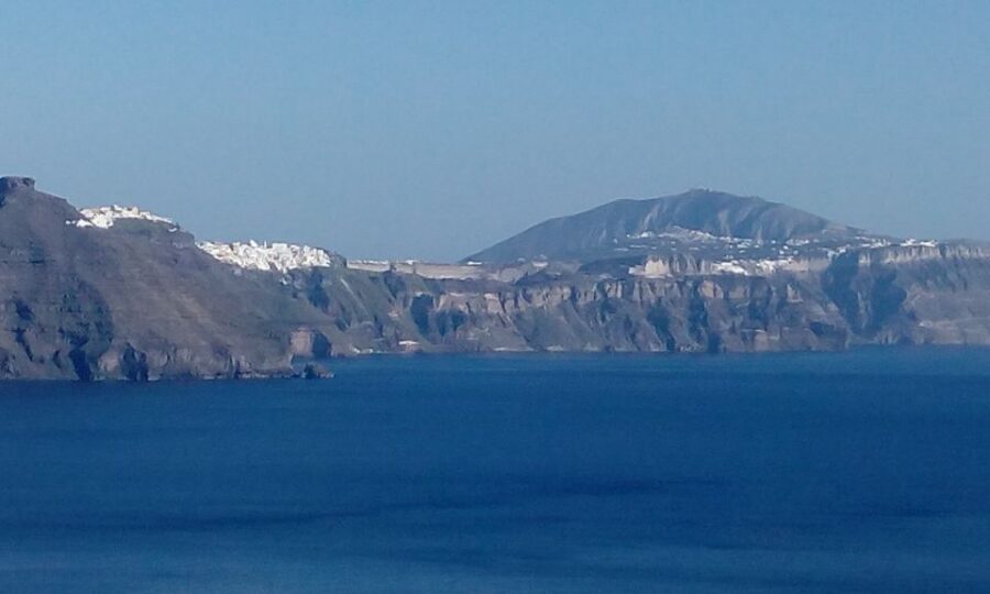 Santorini: Small-Group Highlights Tour of Venetian Castles - Akrotiri: a castle photo stop with south-coast caldera angles
