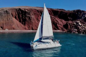 Santorini: Standard Small-Group Catamaran Cruise with Food/Drinks - Why This Catamaran Works in Santorini