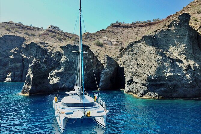 Santorini: Standard Small-Group Catamaran Cruise with Food/Drinks - Transport: the mini-bus pickup and how it changes your day