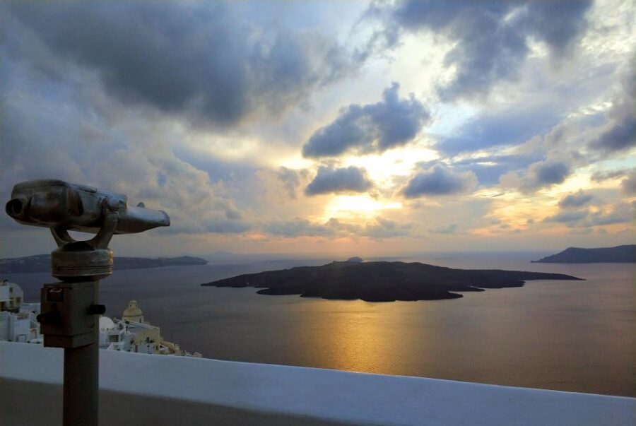 Santorini Sunset Chasing Adventure: Half-Day Private Tour - The 4-hour flow: lighthouse first, Oia to finish