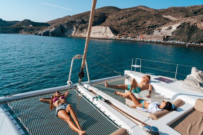 Santorini Sunset Sailing Cruise: Dinner, BBQ, Open Bar, Transfers - The sunset sail back to Vlychada: how to enjoy the last hour