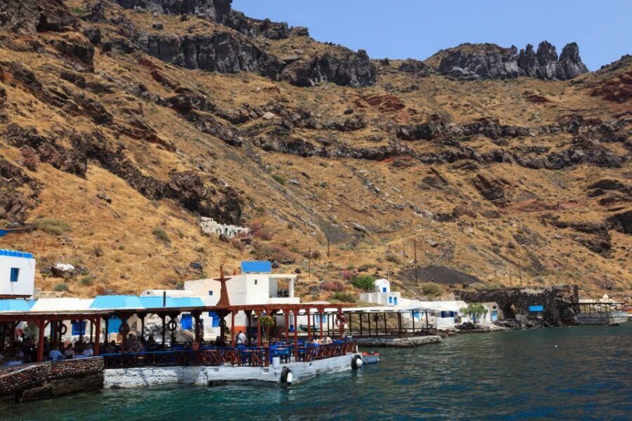 Santorini: Thirassia Islands and Volcano Guided Cruise - Approaching the Active Volcano: What to Look For