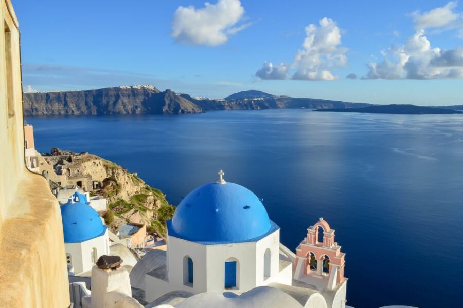 Santorini: Traditional Sightseeing Bus Tour with Oia Sunset - Perissa Black Sand Beach: Swim Time and Lunch at Your Tempo