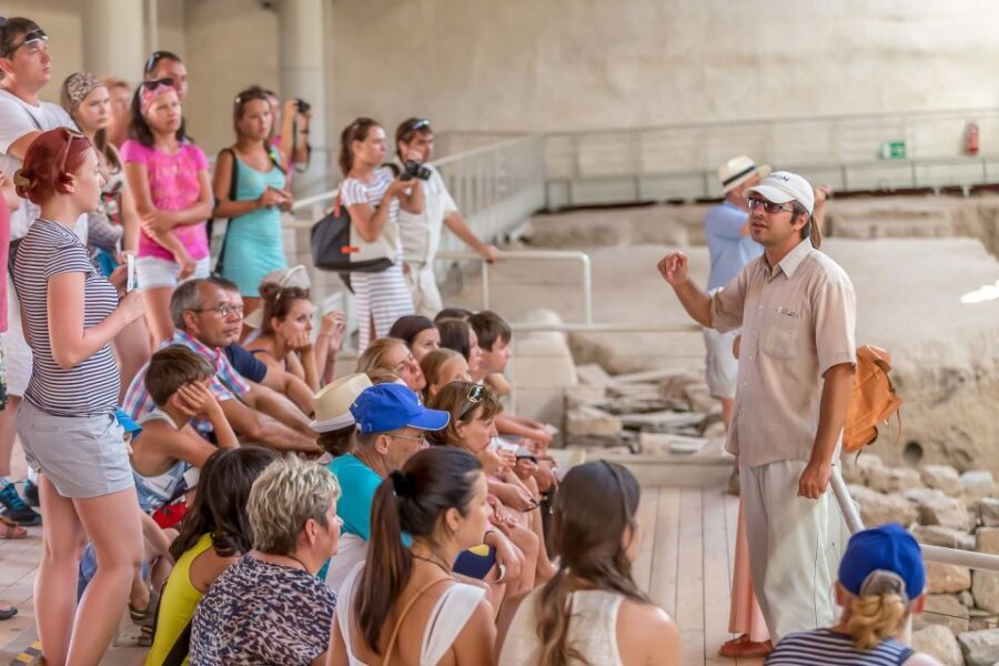 Santorini: Traditional Sightseeing Bus Tour with Oia Sunset - The Tour’s Pace, Bus Comfort, and Real-World Group Size