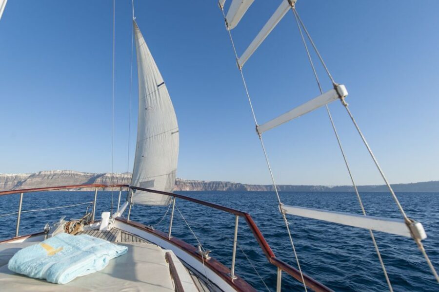 Santorini: Traditional Wooden Boat Tour with Meal and Wine - Akrotiri Lighthouse and the calm cruise into the volcano world