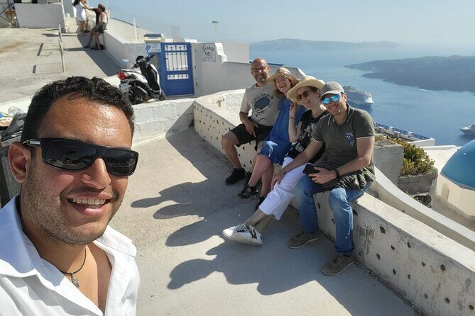 Santorini Unveiled. A Private Tour of Hidden Vistas and Wines - Akrotiri Lighthouse finale: southwestern light and a calmer ending