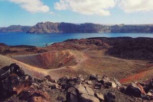 Santorini Volcanic Islands Cruise: Volcano, Hot Springs and Thirassia - Boat basics: riding out on a classic caïque