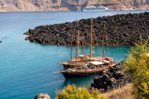 Santorini: Volcanic Islands Cruise with Hot Springs Visit - Getting to Athinios Port: The 9:30 Check-In Rule and Your Route Options