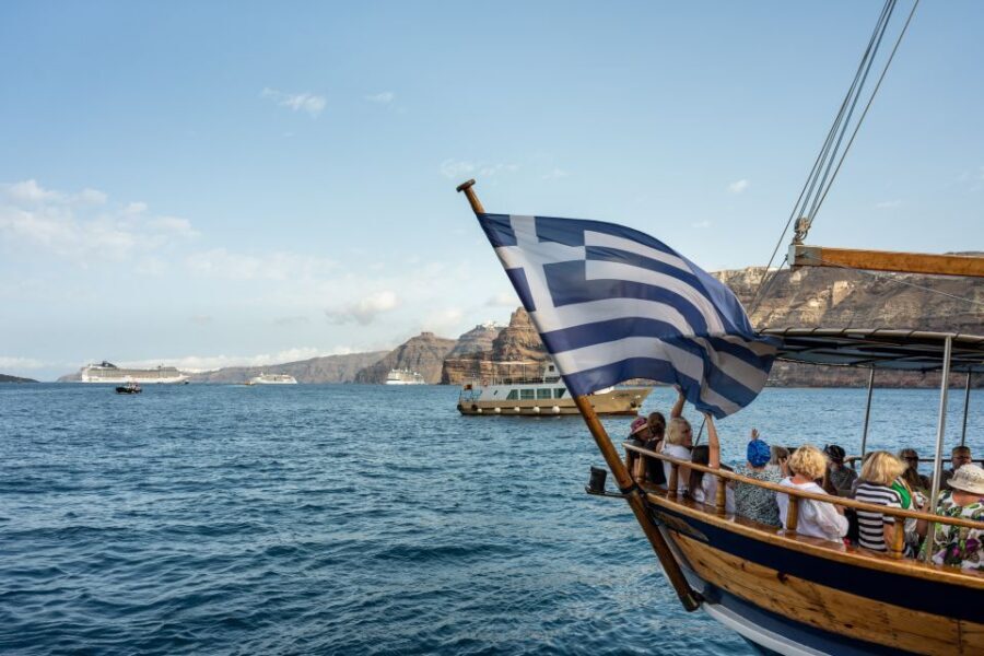 Santorini: Volcanic Islands Cruise with Hot Springs Visit - Caldera Sailing and Village Views: The Part Where Everything Clicks