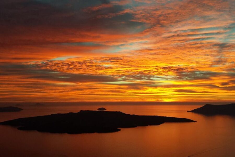 Santorini: Volcanic Sunset Cruise with Dinner - Sunset Time on the Sea: How to Get the Best Caldera Photos