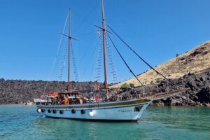 Santorini - Volcano and Hot springs - Leaving from Fira Old Port at 11:00 and getting back by 14:00