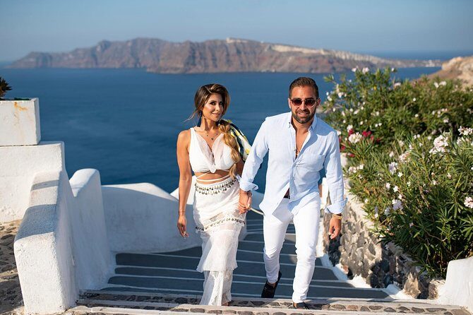 Santorini Walking Tour with a Personal Photographer - Oia in the morning: iconic views with more breathing room