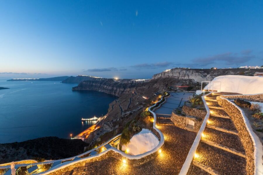 Santorini Wine Roads: Tour of 3 Wineries with a Sommelier - Timing notes: the sunset option and practical expectations
