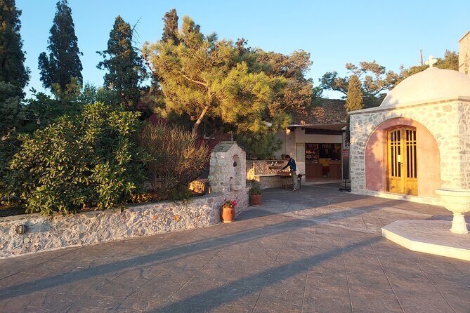 Santorini_All time Classic in Santorini - Pyrgos Kallistis: Santorini’s Oldest Village Feeling, Not Just a Photo Stop