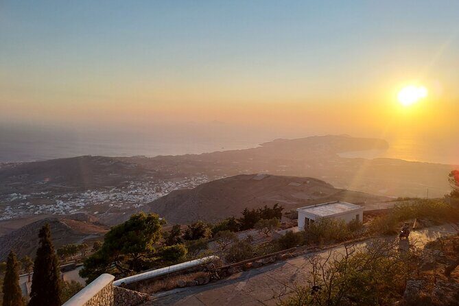 Santorini_Sunset Cheers and Dine - Key things that make this tour worth your attention