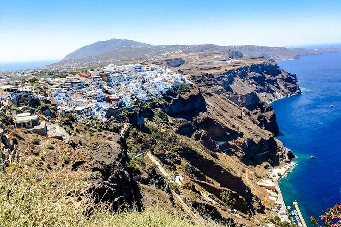 Santorini's Famous Fira to Oia Hike: A Private tour Adventure - Oia arrival: the iconic streets and the optional path to the water