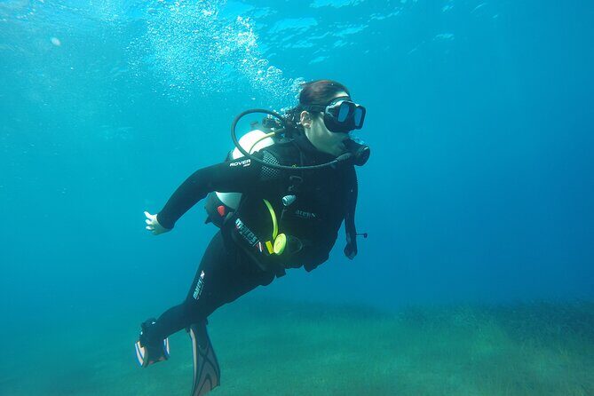 Scuba Diving Experience in Santorini - Safety First: How the Instructors Keep Beginners Comfortable