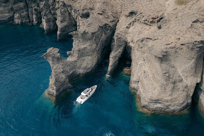 The Fastest Private Motor Yacht in Santorini - All Inclusive Tour - Boats, crews, and crowd-avoidance: what you’re really buying