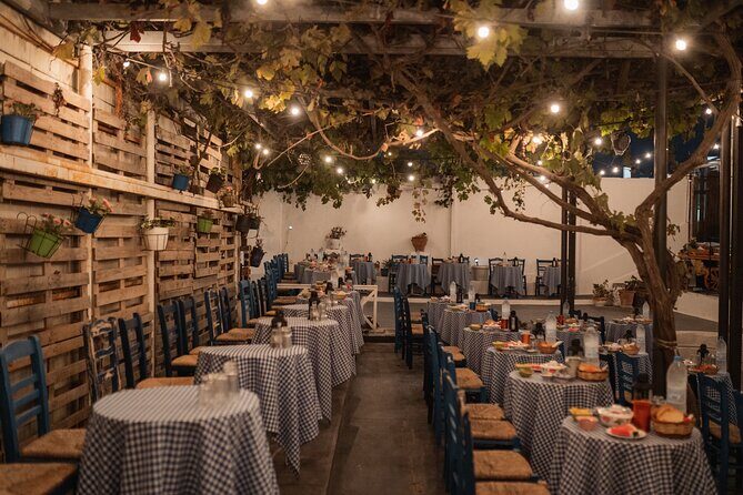 The Greek Wedding Show - Santorini - Outdoor Comfort Tips: What to Wear in Santorini Nights