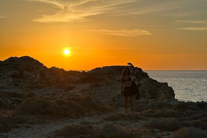 The Highlights of Santorini on a Mini Bus Daily Sunset Tour - Stop 2: Pyrgos Castelli—ruins, a hill climb, and panoramic photo power