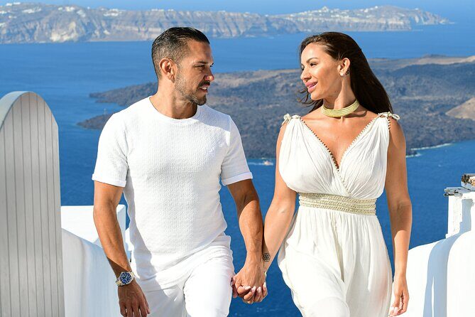 Timeless Memories: Your Exclusive Santorini Photo Session - Your photographer matters: Chris Giantsis and the “easy confidence” factor