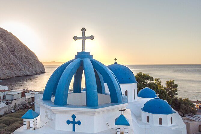 Top Sights of Santorini with Wine Tasting and Sunset in Oia - Pyrgos Kallistis: Alley Walking, Blue Churches, Castle Vistas