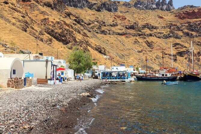 Top Spots Bus Tour in Santorini with Transportation - Stop 2: Pyrgos village for traditional streets and a breather